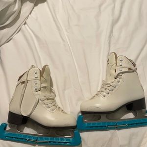 Women’s Ice skates